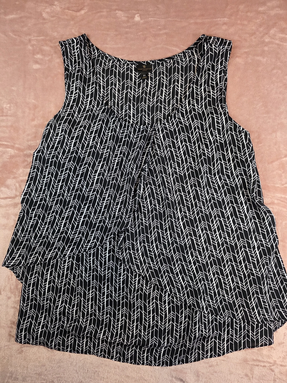 Worthington Black & White Sleeveless Layered Geometric Tank